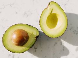 Ананас не поможет похудеть, а вот авокадо и оливковое масло — да: советы врача
