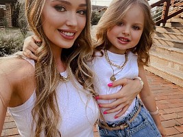 «Тело маленькое, а лицо взрослое!»: Анастасию Костенко критикуют за макияж 4-летней дочки