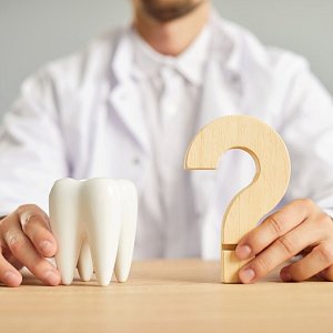 Импланты или коронки: что выбрать, чтобы потом не пожалеть Импланты или коронки: что выбрать, чтобы потом не пожалеть