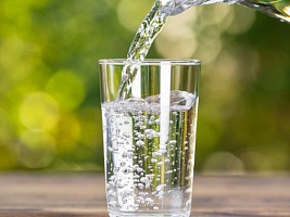 7 фактов о дистиллированной воде: стоит ли ее пить