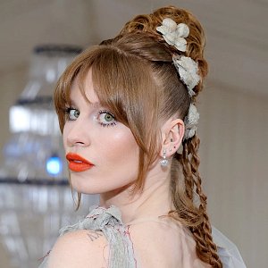 Вдохновляемся семидесятыми: какие приемы макияжа стоит внедрить в свою рутину Вдохновляемся семидесятыми: какие приемы макияжа стоит внедрить в свою рутину