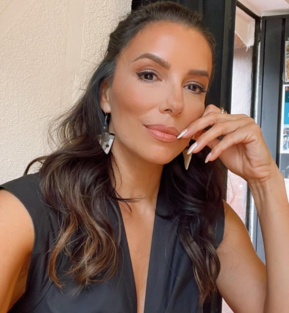 evalongoria_317189205_677075170611976_6754694373923769835_n.jpg