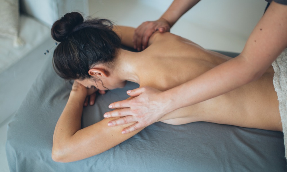 Как делать лимфодренажный массаж лица: пошаговая техника выполнения
