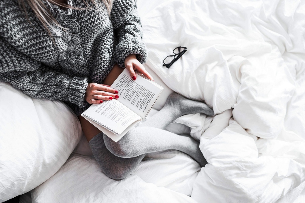 relaxed-woman-reading-in-bed-2210x1473.jpg