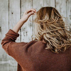 7 худших ингредиентов для волос, которых лучше избегать женщинам 50+