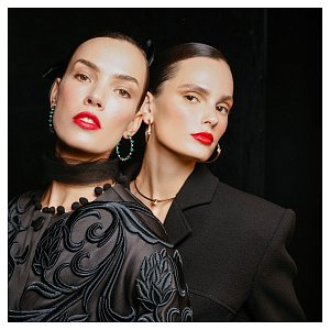 Какими получились макияж и укладки на модном показе российского бренда Yanina Couture, который выбирают Дженнифер Лопес и Джиджи Хадид Какими получились макияж и укладки на модном показе российского бренда Yanina Couture, который выбирают Дженнифер Лопес и Джиджи Хадид