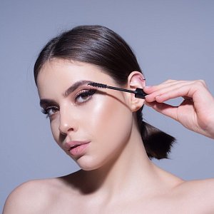 Повседневный макияж для карих глаз: 10 универсальных вариантов (даже если не умеете краситься)