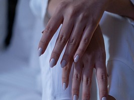 Крепче не бывает: как восстановить сухие ломкие ногти